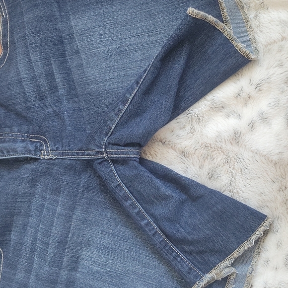 Floral detail jean shorts - Picture 8 of 12